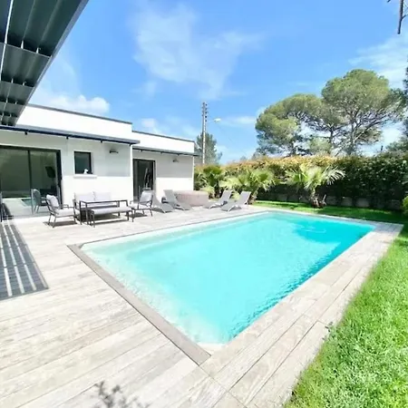 Luxurious Air-conditioned 3-bedroom With Swimming Pool And Garden * Saint-Raphaël