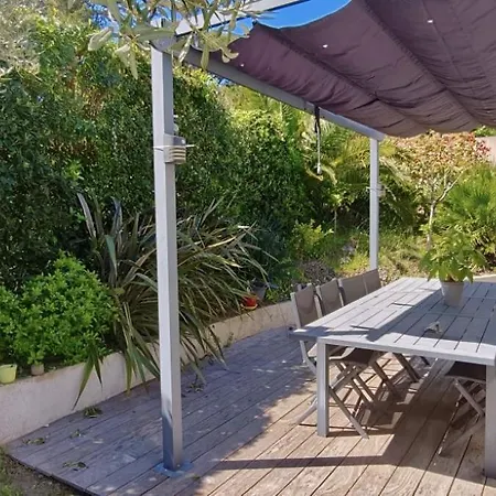 Luxurious Air-conditioned 3-bedroom With Swimming Pool And Garden Villa