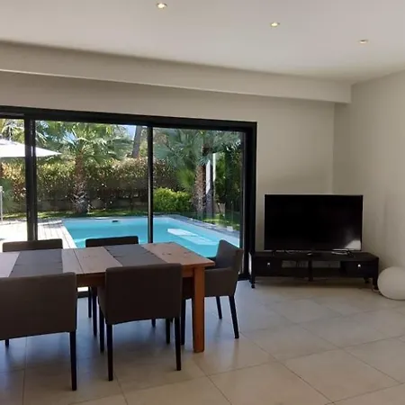 Luxurious Air-conditioned 3-bedroom With Swimming Pool And Garden * Saint-Raphaël