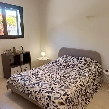 Villa Luxurious Air-conditioned 3-bedroom With Swimming Pool And Garden