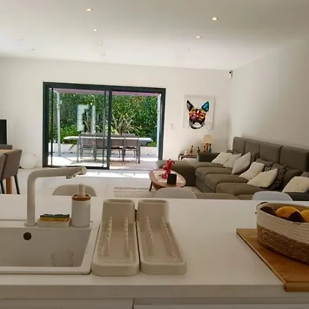 Villa Luxurious Air-conditioned 3-bedroom With Swimming Pool And Garden Saint-Raphaël