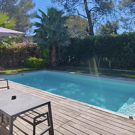 Luxurious Air-conditioned 3-bedroom With Swimming Pool And Garden Villa *